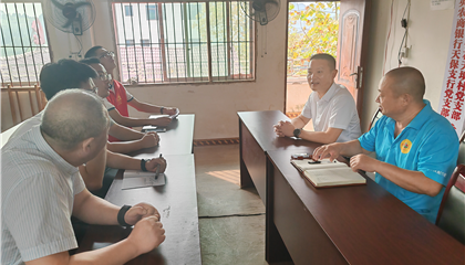 向誠(chéng)率隊(duì)到聯(lián)系村宣講黨的二十屆三中全會(huì)、省委十二屆六次全會(huì)精神并調(diào)研督導(dǎo)駐村幫扶工作